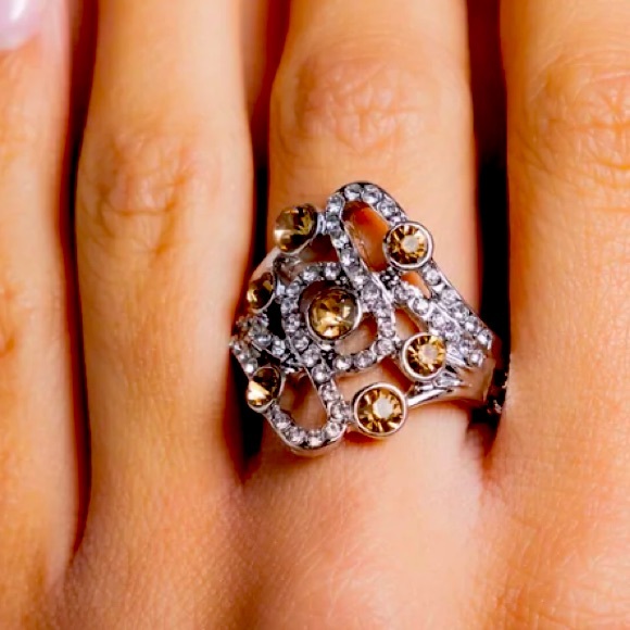 ⚪️🟤⚪️STUNNING❗️ PAPARAZZI “HIGH-CLASS HONOR” BROWN RING❗️⚪️🟤⚪️ - Picture 2 of 4